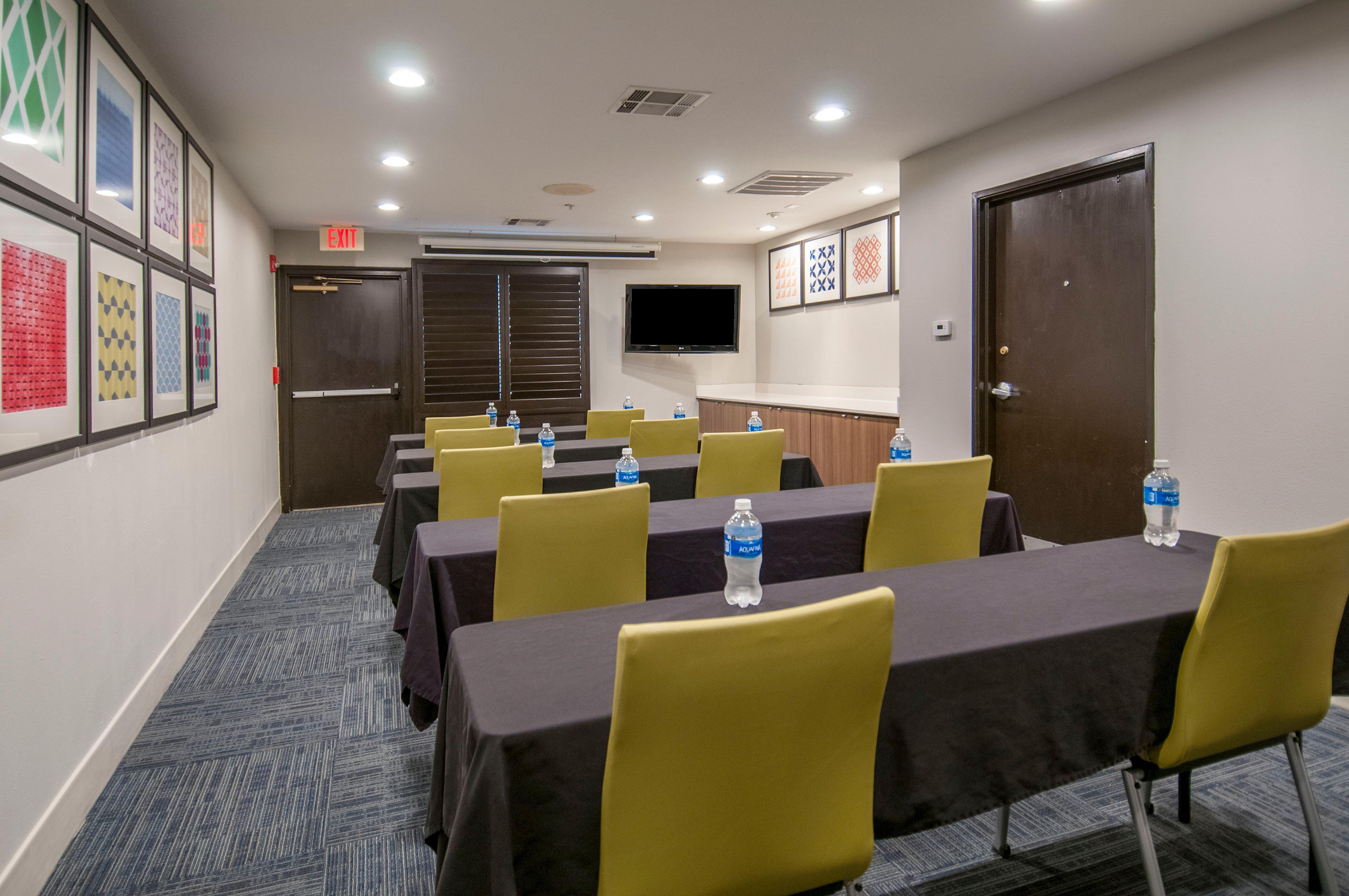 Holiday Inn Express Hotel & Suites Plano West - Frisco By Ihg Bagian luar foto