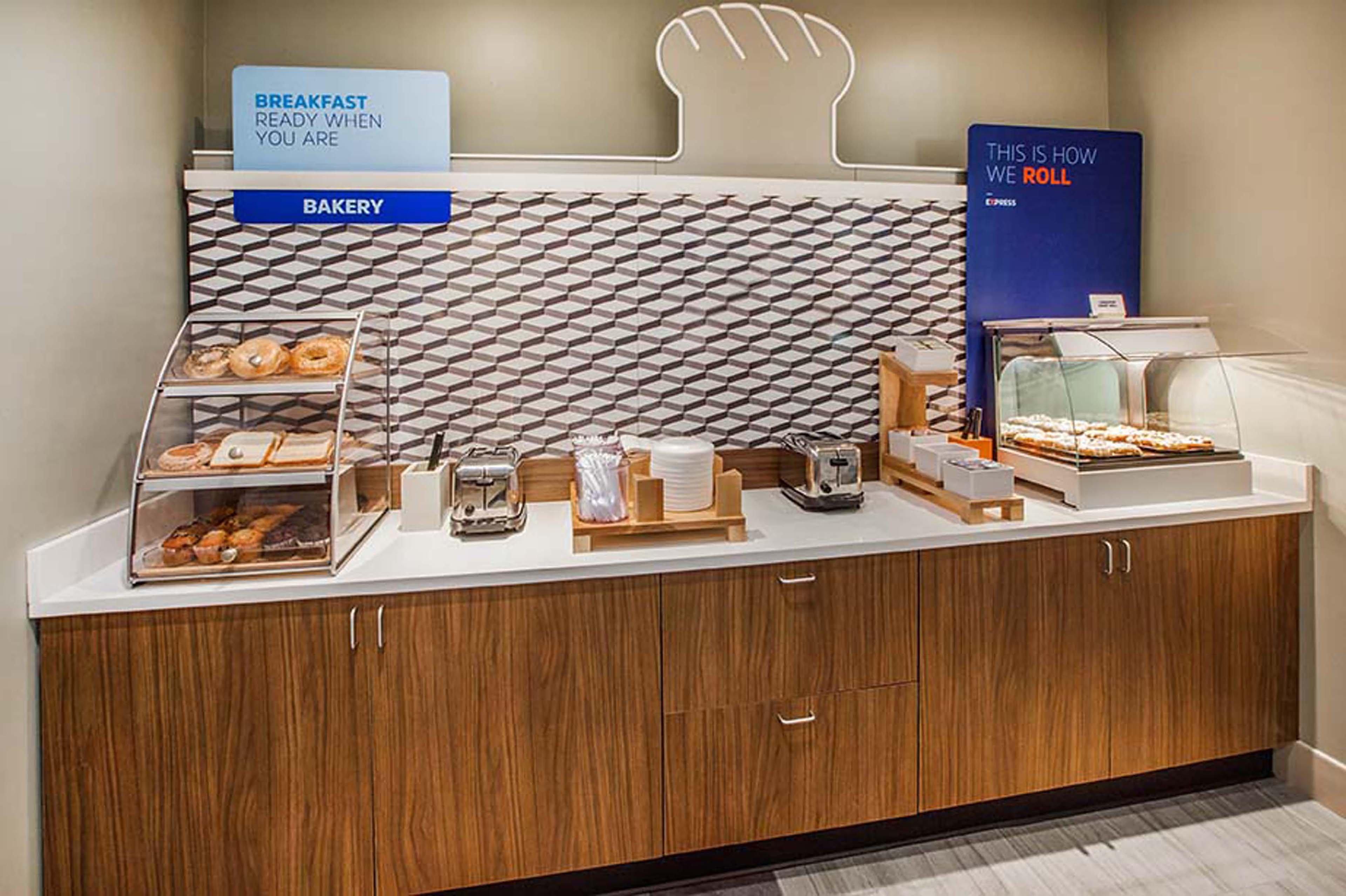 Holiday Inn Express Hotel & Suites Plano West - Frisco By Ihg Bagian luar foto
