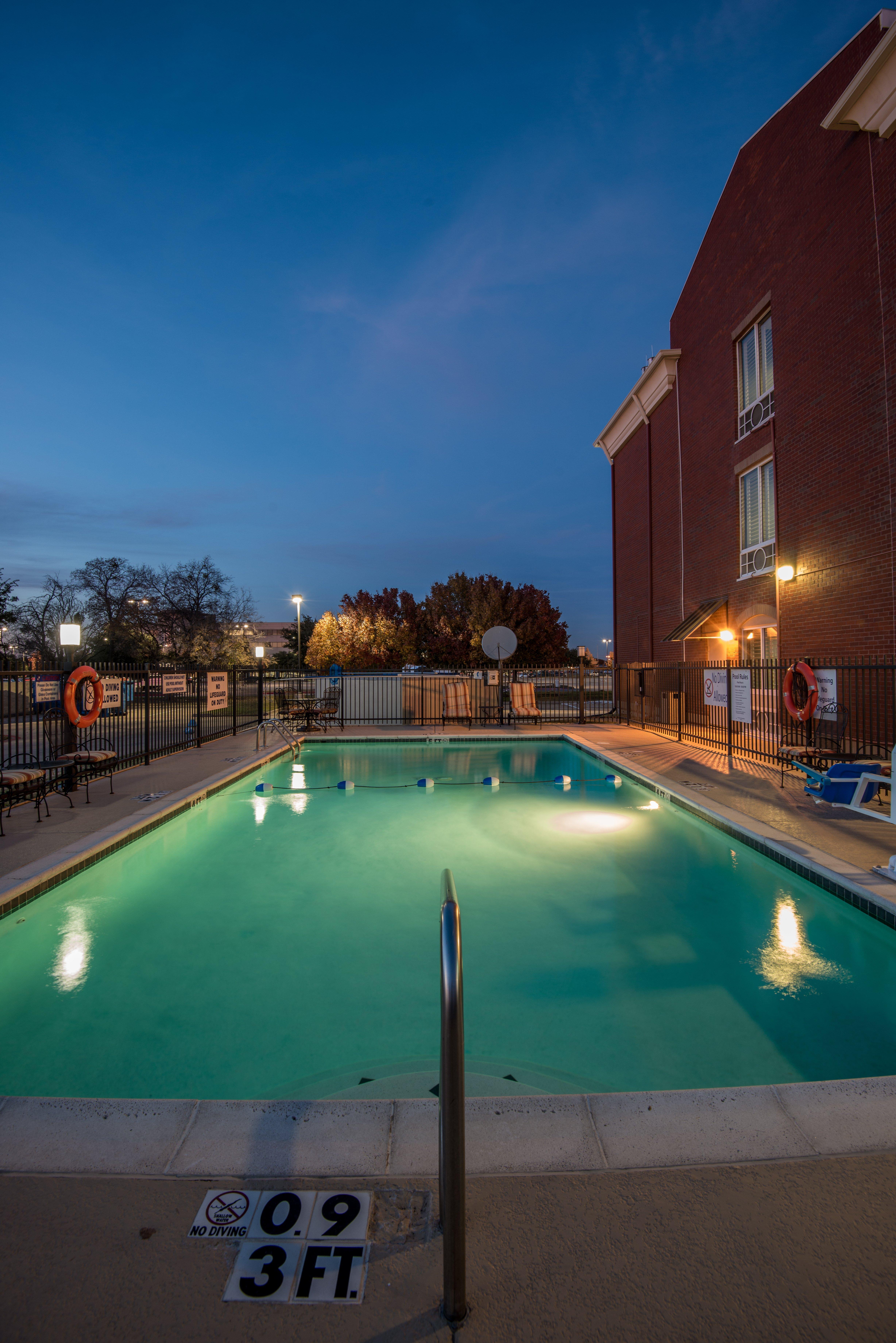 Holiday Inn Express Hotel & Suites Plano West - Frisco By Ihg Bagian luar foto