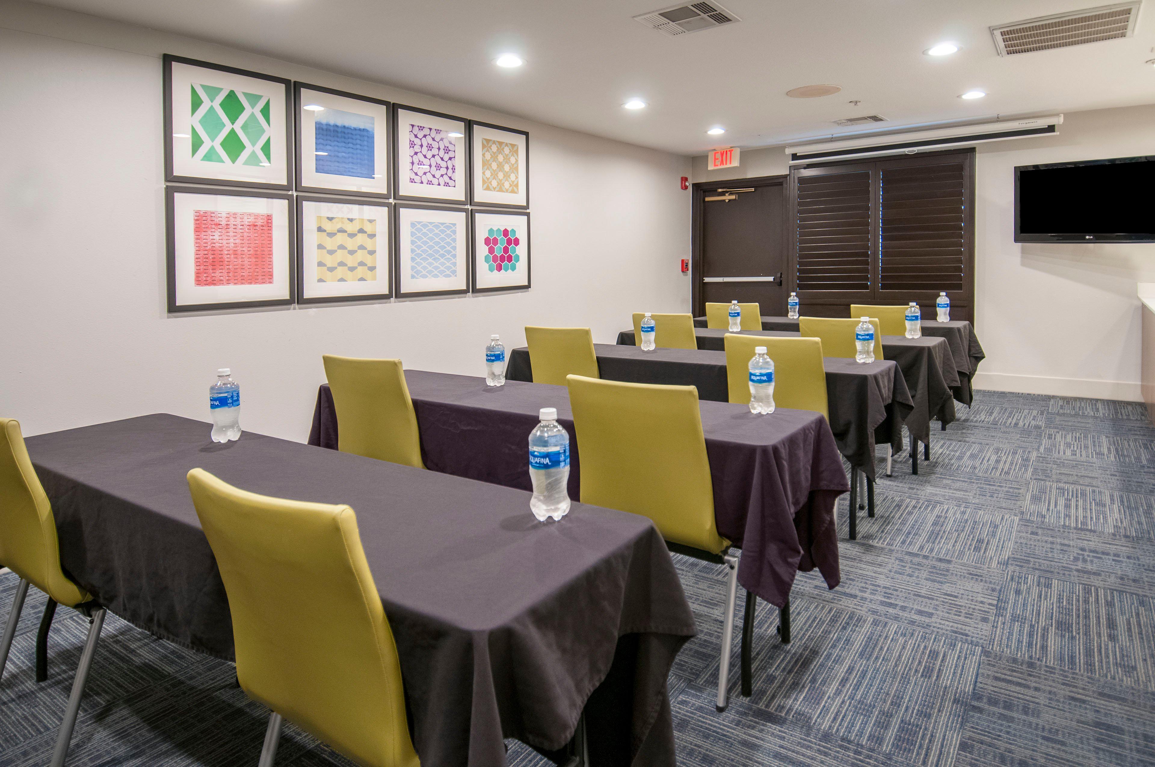 Holiday Inn Express Hotel & Suites Plano West - Frisco By Ihg Bagian luar foto