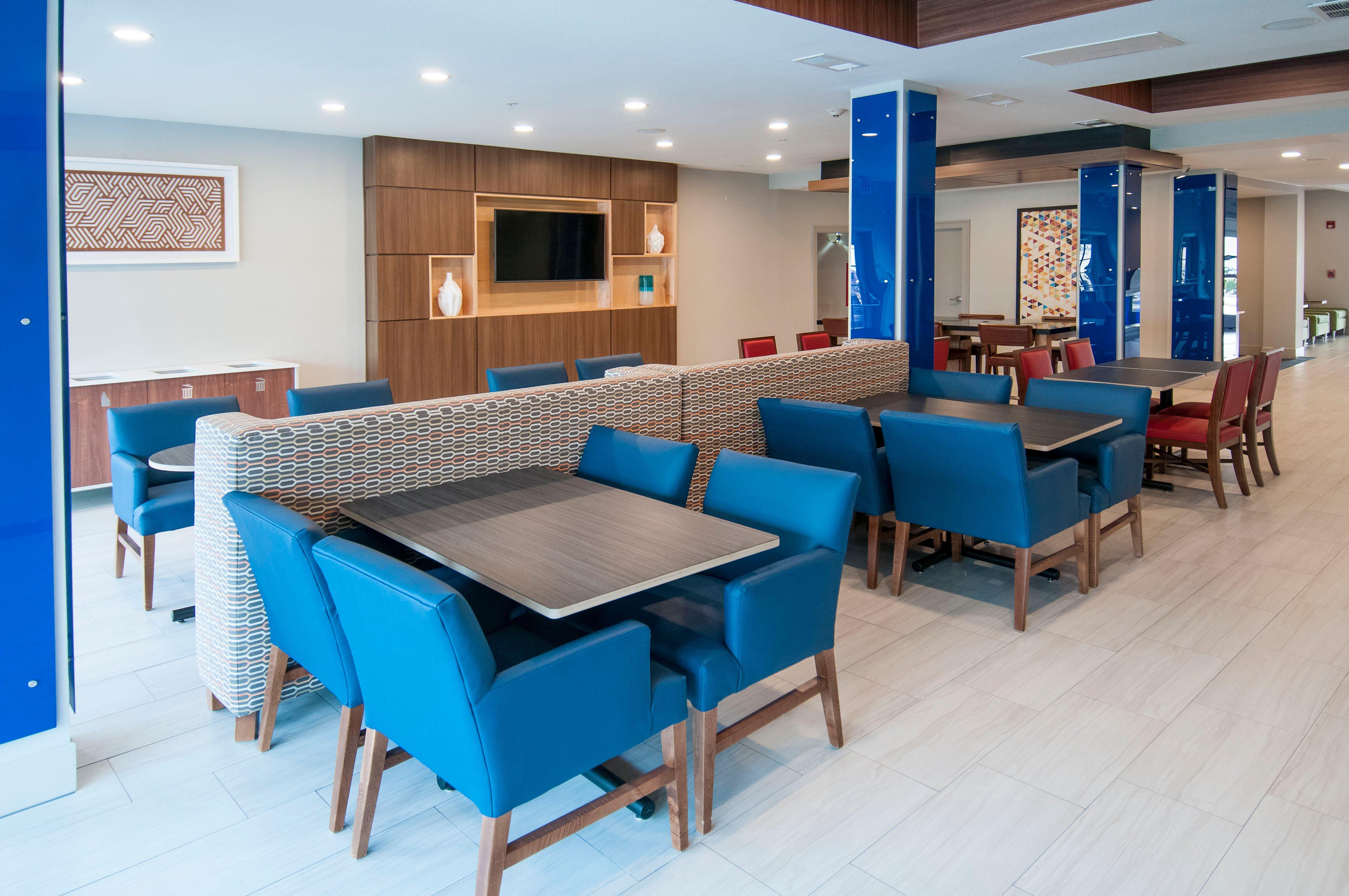 Holiday Inn Express Hotel & Suites Plano West - Frisco By Ihg Bagian luar foto