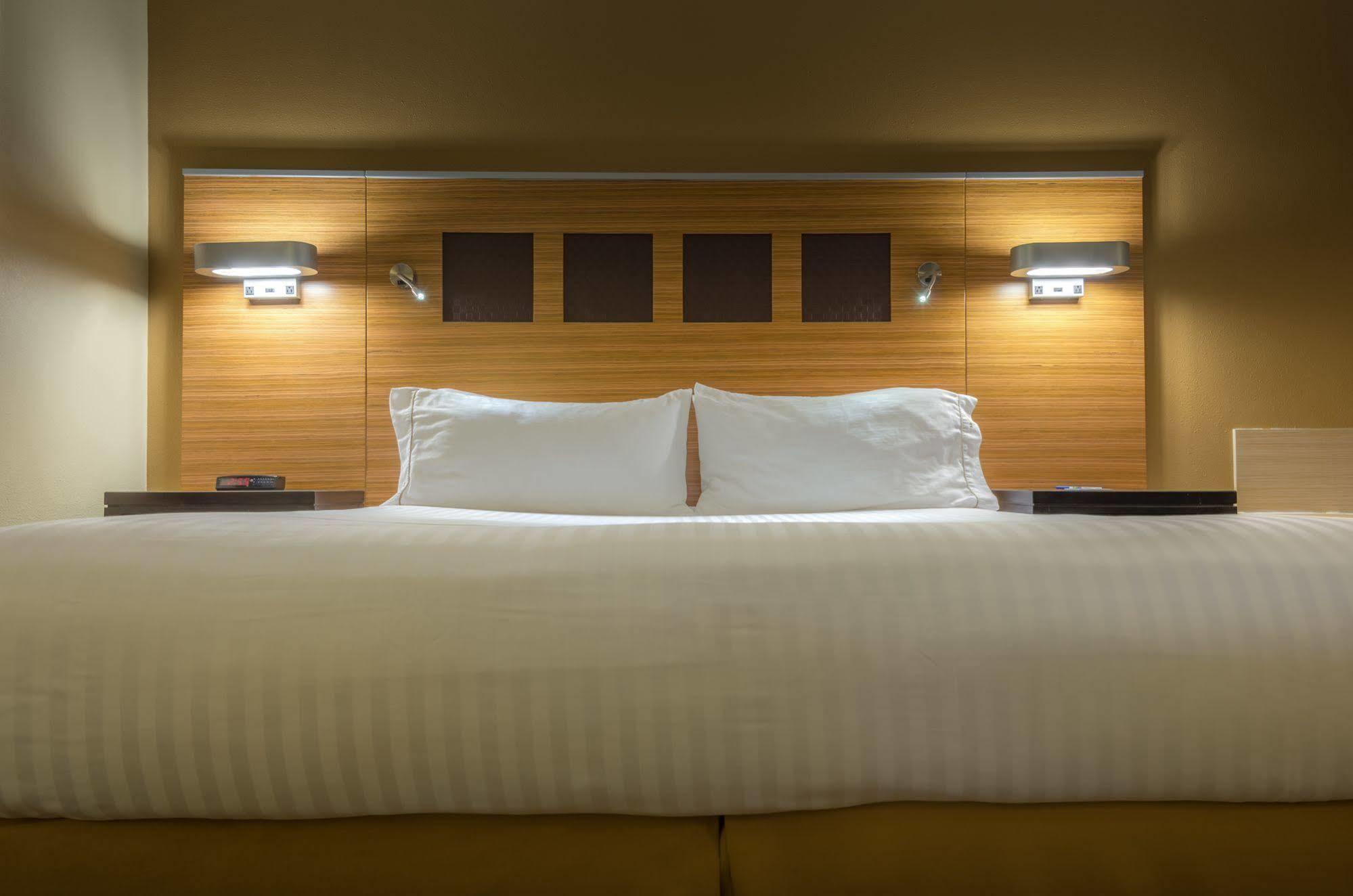 Holiday Inn Express Hotel & Suites Plano West - Frisco By Ihg Bagian luar foto