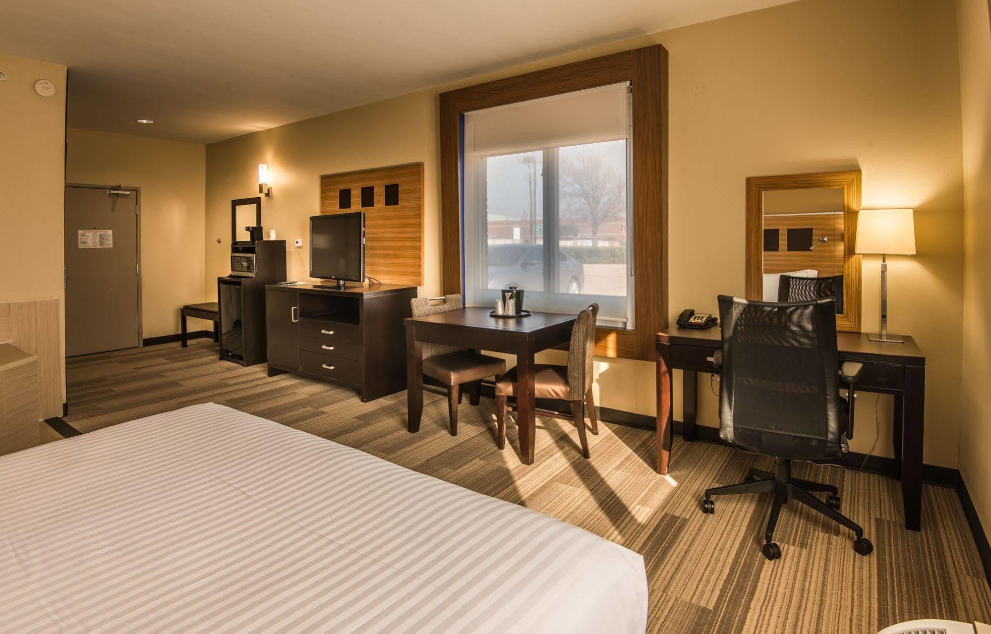 Holiday Inn Express Hotel & Suites Plano West - Frisco By Ihg Bagian luar foto