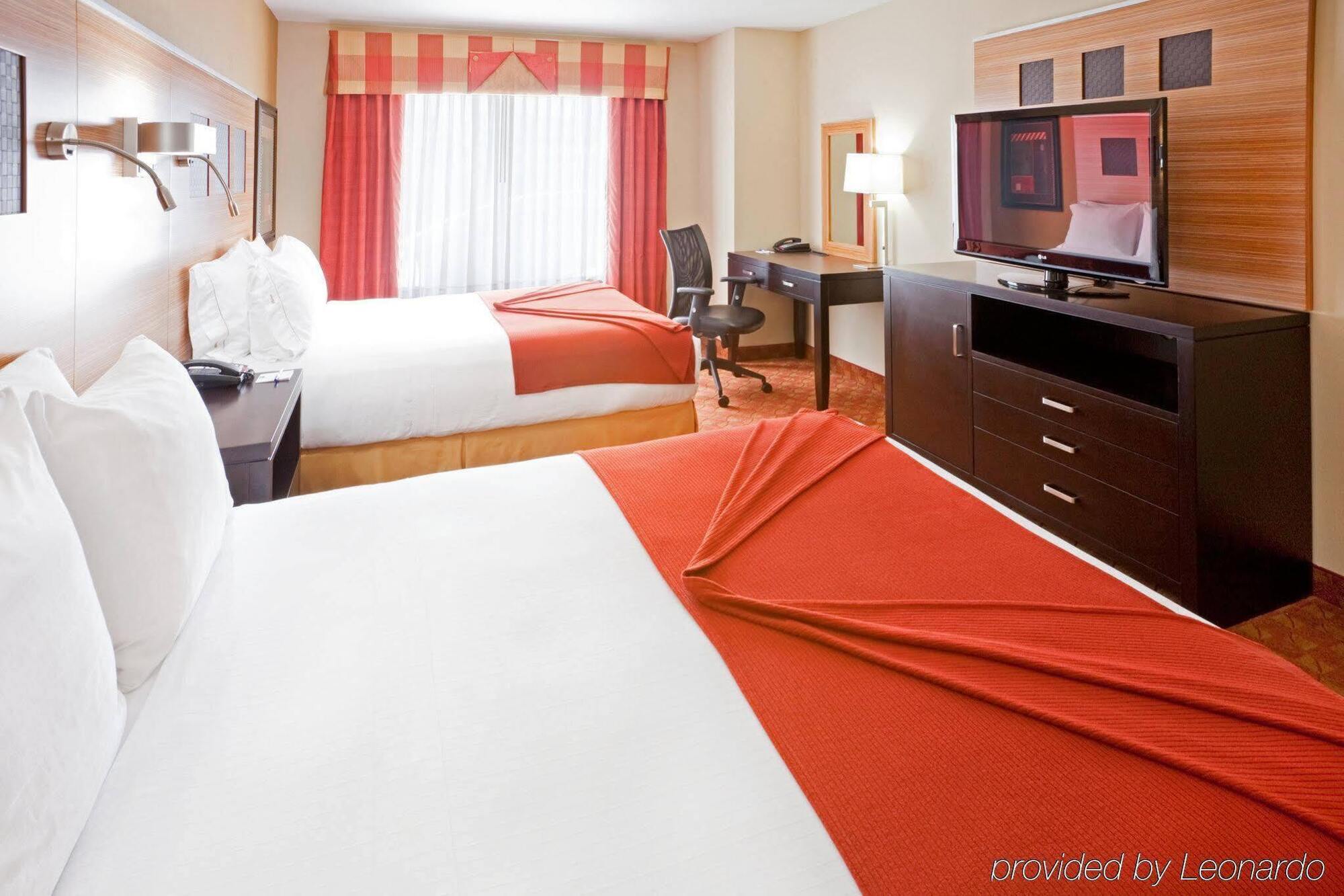 Holiday Inn Express Hotel & Suites Plano West - Frisco By Ihg Bagian luar foto